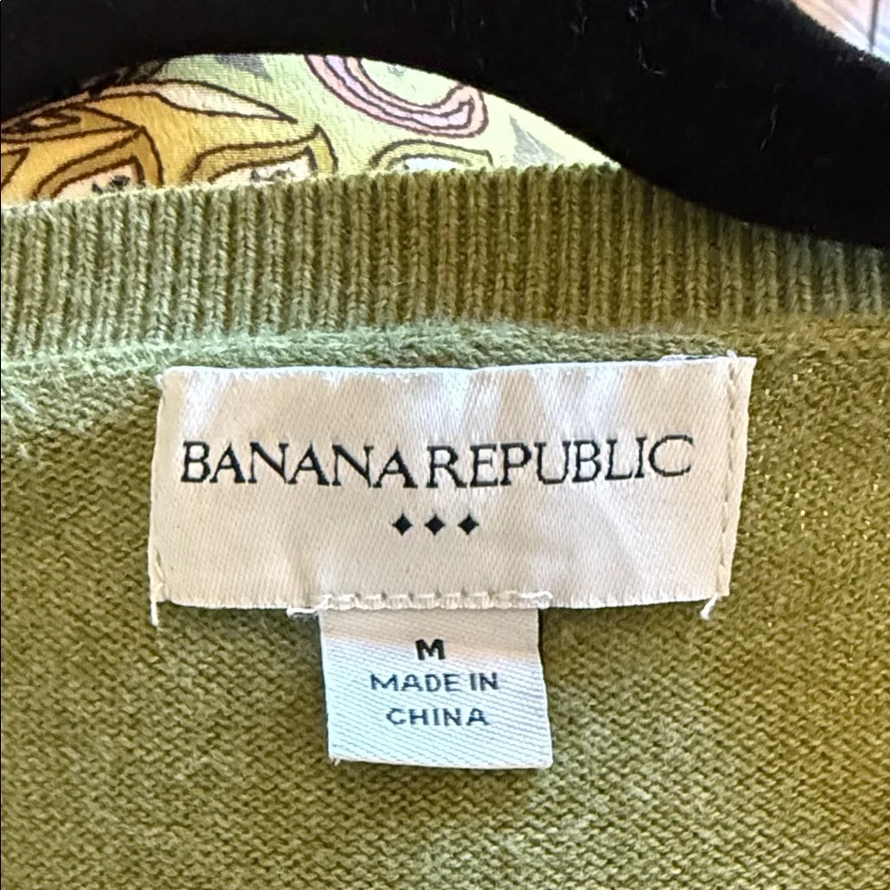 Banana Republic collegiate neck